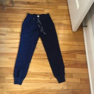 Figs jogger scrub bottoms. EUC